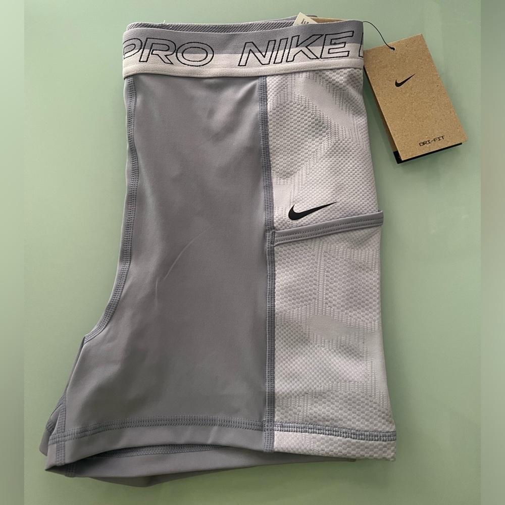Nike Pro Womens High-Waisted Shorts Size M  NWT